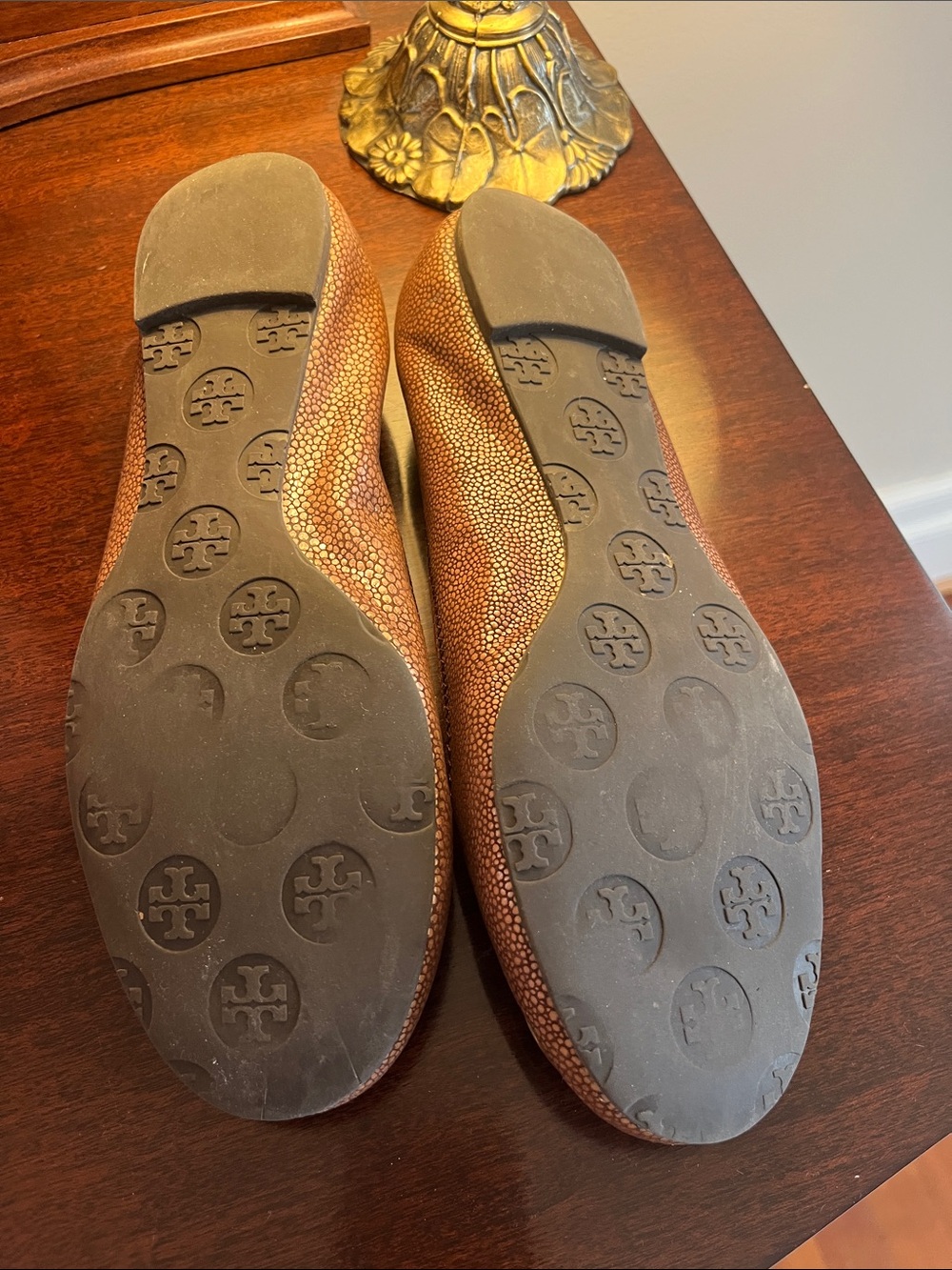 Tory Burch Brown Pebbled Leather Logo Ballet Flats - Picture 4 of 8